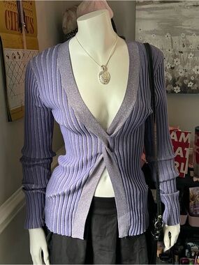 Forever 21 Lavender Ribbed Twist-Front Top – Size M